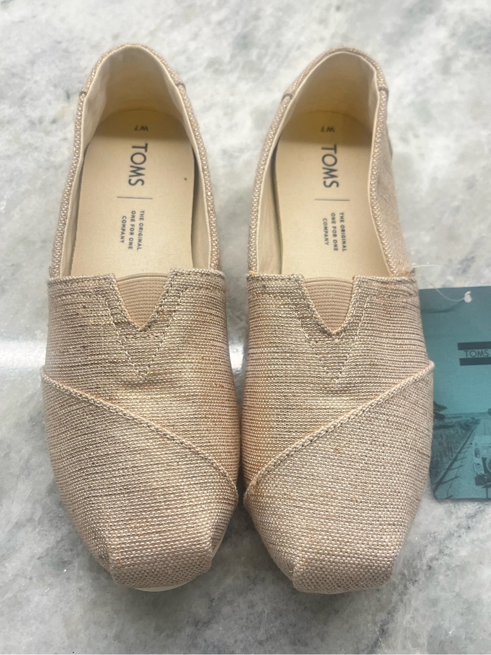 TOMS women's classic canvas shoe. In Natural metallic burlap. Size 7. NWT